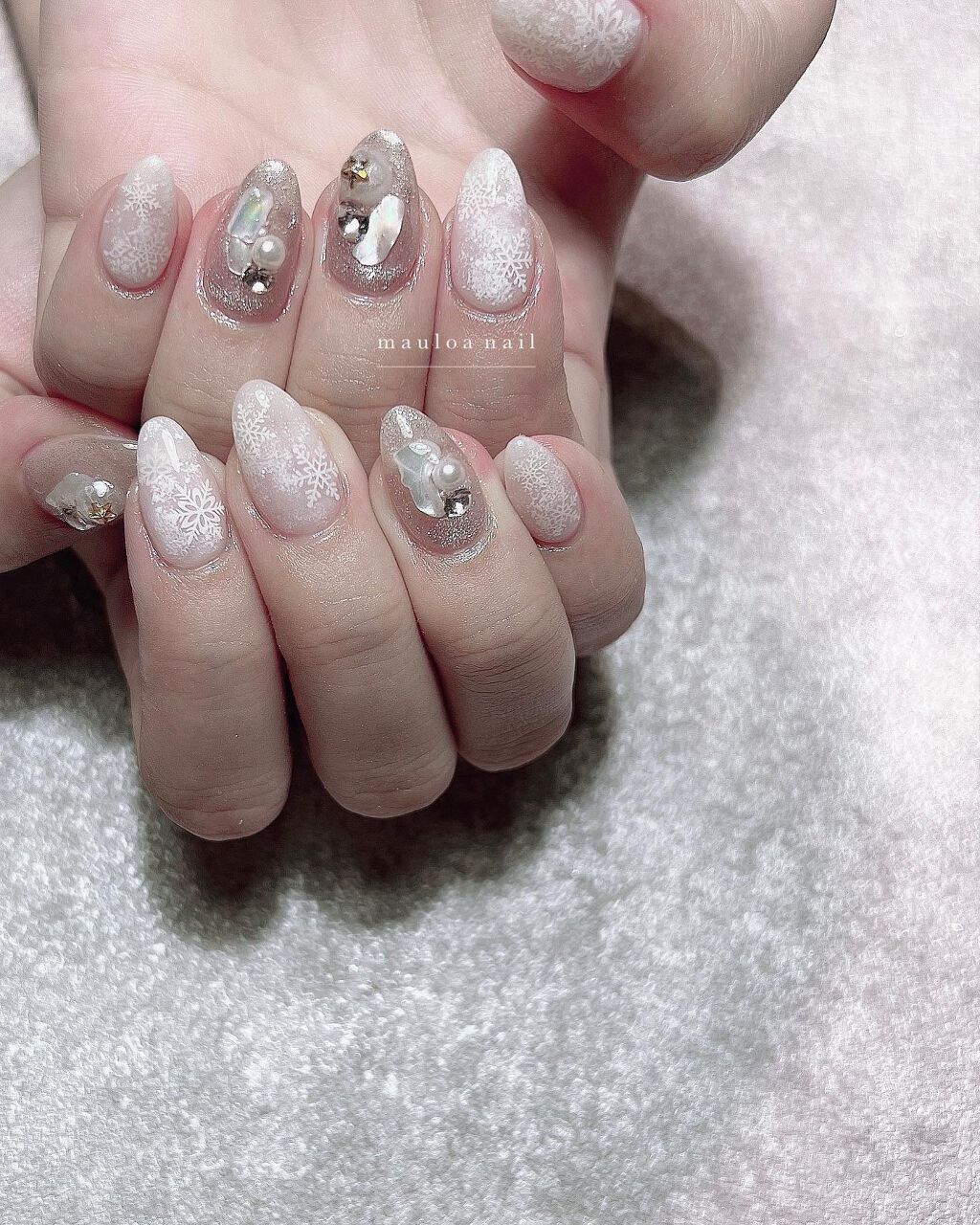 #ネイル,#雪の結晶ネイル,#秋ネイル,#アートネイル,#冬ネイル,#スワロネイル,#ニュアンスネイル,#くすみカラーネイル,#サマーネイル,#ミラーネイル,#綺麗めネイル,#セルフネイル,#パールネイル,#ガラスフレンチネイル,#ホワイトネイル,#シンプルネイル,#シルバーネイル,#スノーネイルのネイルデザイン