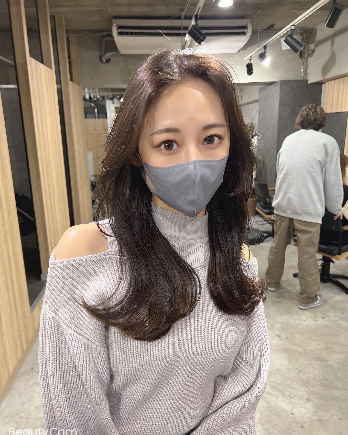 Kazuhair.. on LIPS 「顔まわりに上品な"くびれ"とワンポイント可愛いで"おくれ毛"を..」(1枚目)