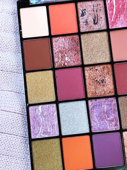 Revolution Maxi Reloaded Palette /MAKEUP REVOLUTION/アイシャドウパレットを使ったクチコミ(4枚目)