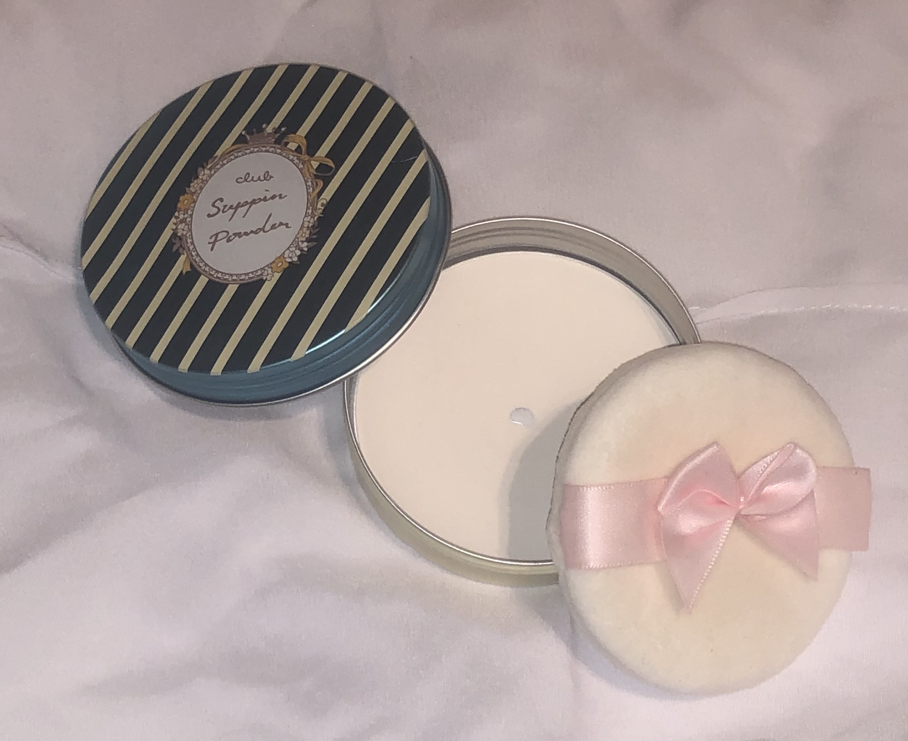 すっぴん ホワイトニングパウダーA シナモロール コラボ デザイン(数量限定) 26g/クラブ/プレストパウダーを使ったクチコミ（3枚目）