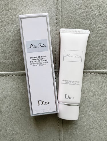 Dior　ミス ディオール ハンド クリーム

プレゼントでいただきました✨

強めに香るが良い香りで最高♡

手荒れも良くなったし、しっとりするのに全然ベタつかないです

クリームは結構硬めのテクスチ