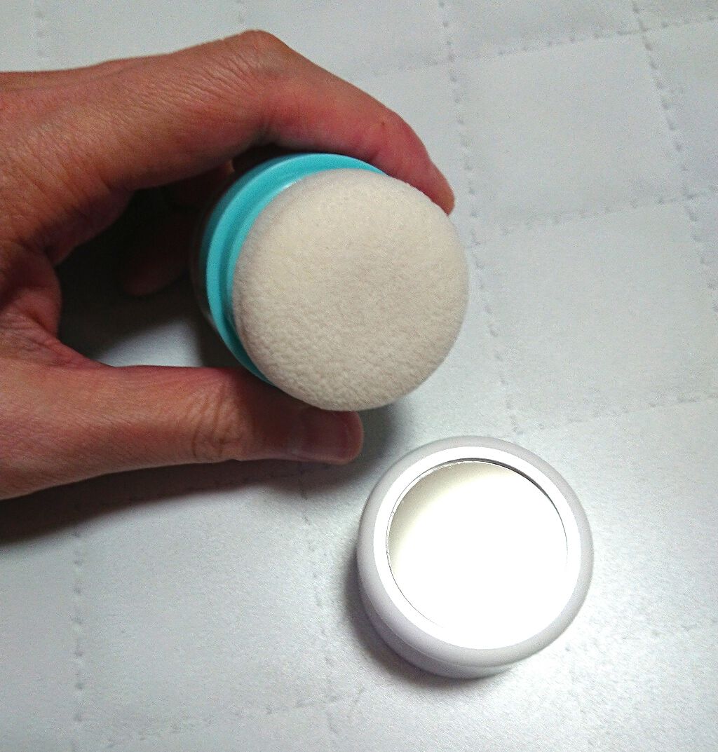 ihana WHITE スキンケアVCスノーパウダー/IHANA/ルースパウダーを使ったクチコミ（2枚目）