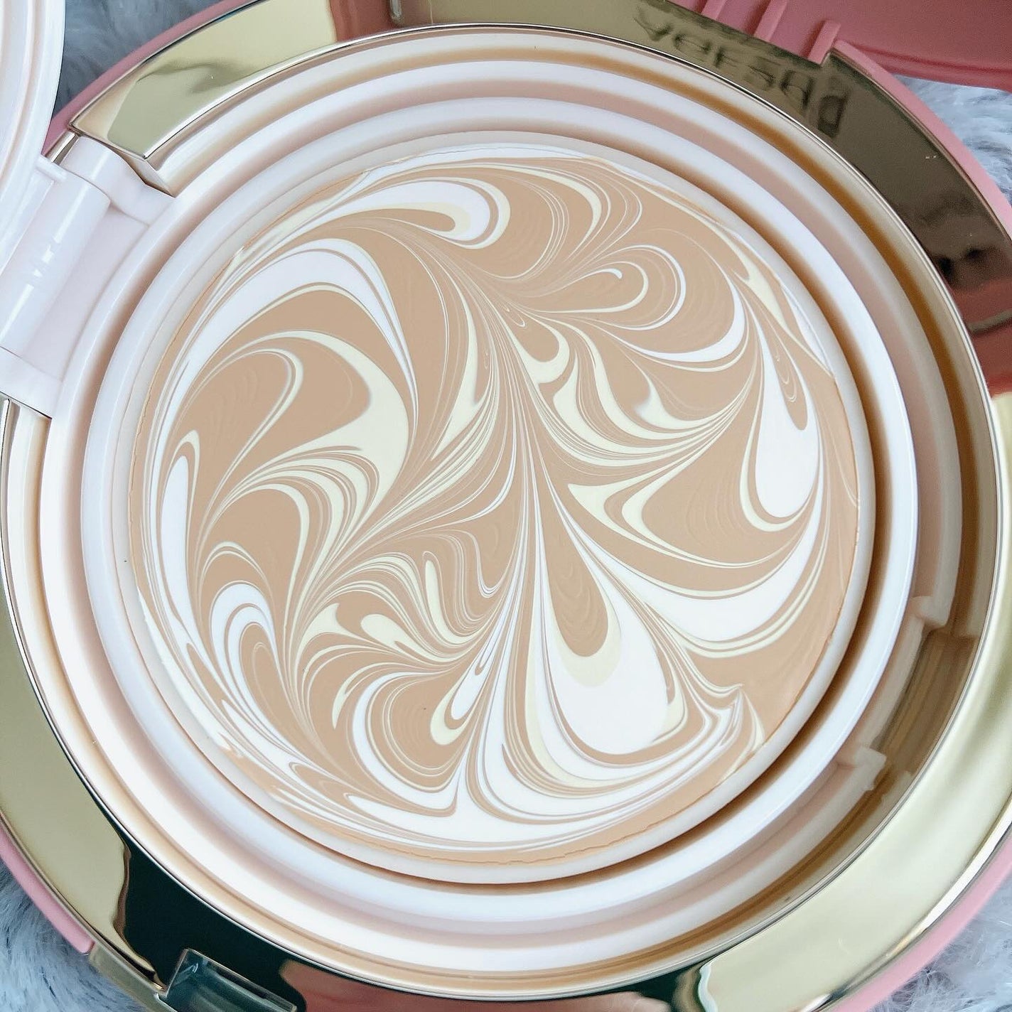 ヴェールヌーディ エッセンスパクトグロウ/AGE20’s/クリーム・エマルジョンファンデーションを使ったクチコミ(4枚目)