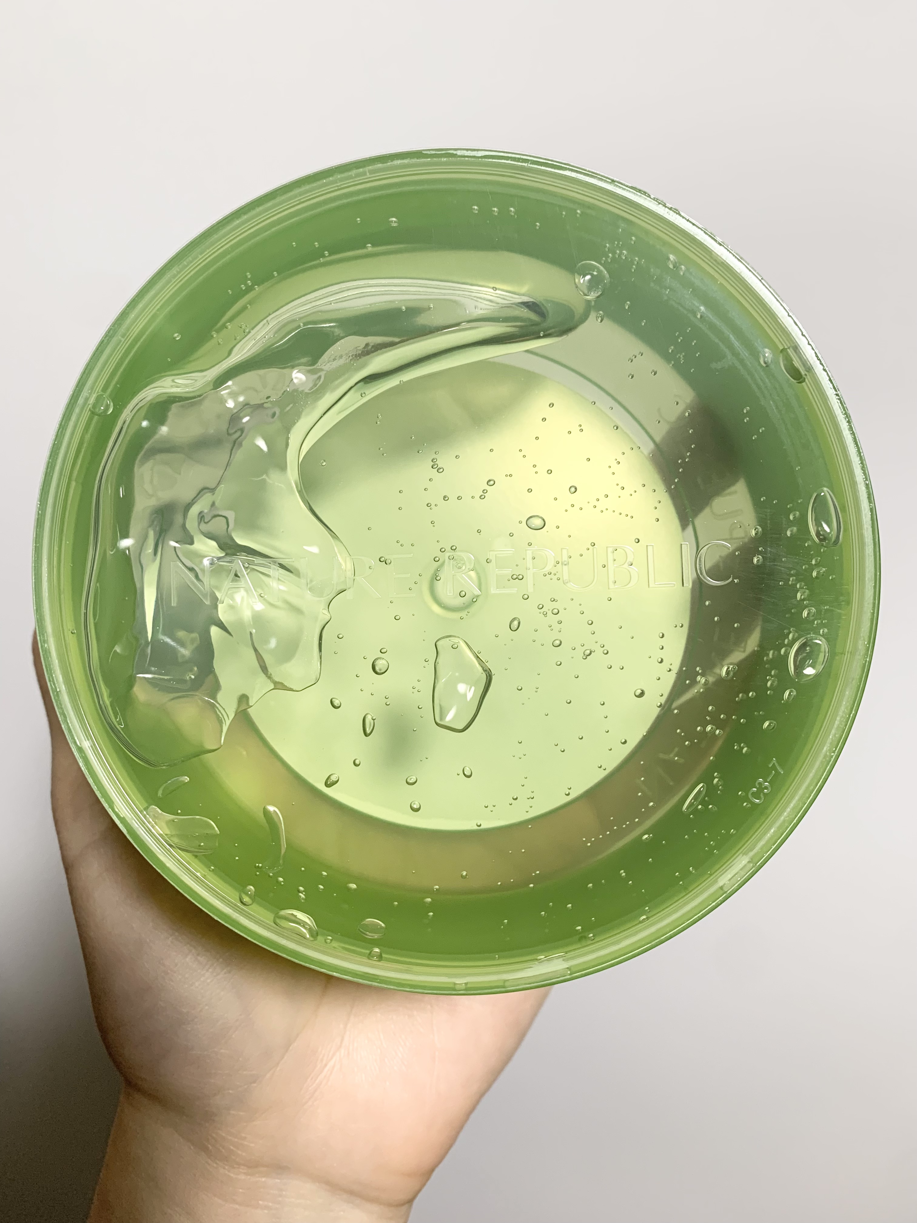 マイルド＆モイスチャーアロエジェル/ネイチャーリパブリック/ボディローションを使ったクチコミ（2枚目）