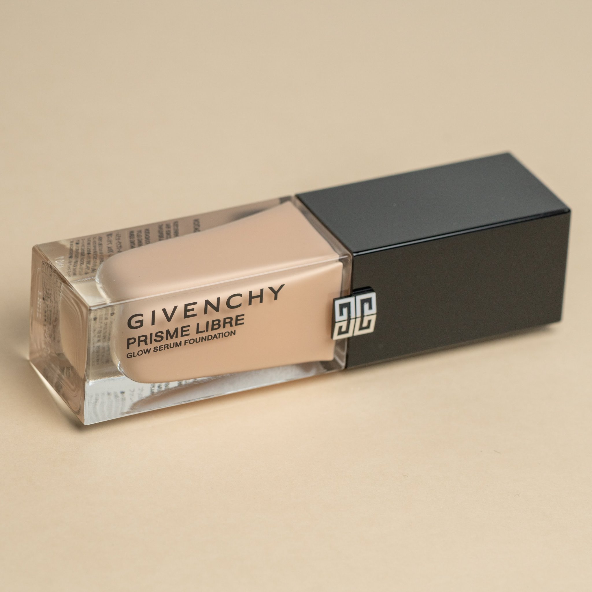 プリズム･リーブル･グロウ･セラム･ ファンデーション/GIVENCHY/リキッドファンデーションを使ったクチコミ（1枚目）