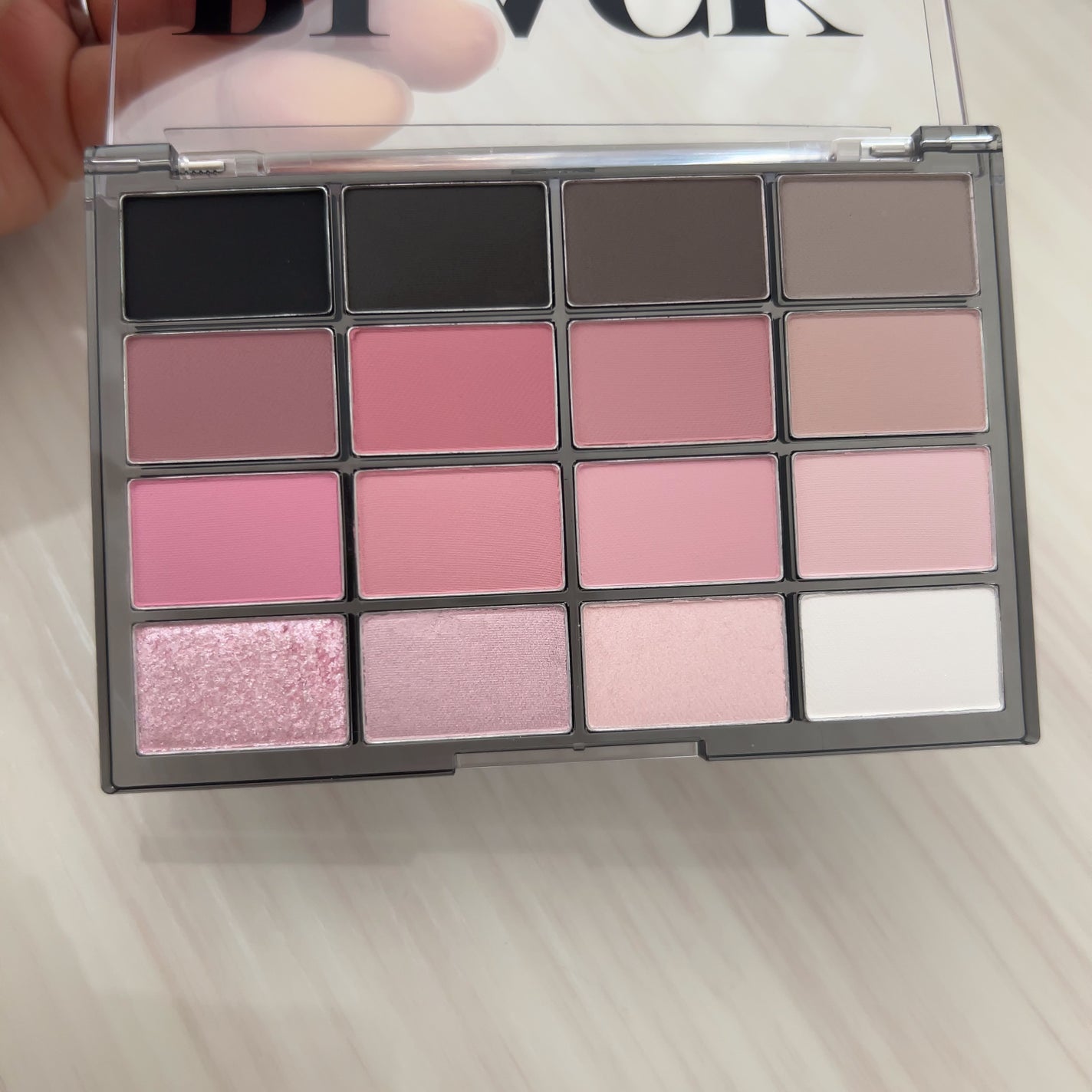 ソフトブラーリングアイパレット/wakemake/アイシャドウパレットを使ったクチコミ(2枚目)