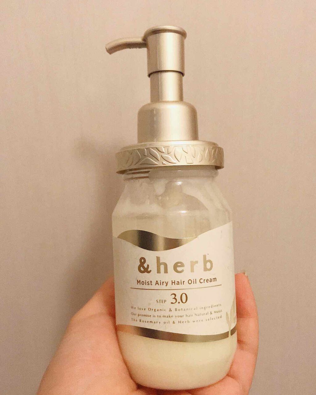 ヘアケア商品の紹介です!!


♡＆herb モイストエアリーオイリークリーム


こちらは、少し前に購入して、使い始めました!
普段、＆herbのシャンプーとコンディショナーを使用しているので、これはどうなのかなーと思い、購入しました!!