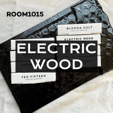 
Room 1015 | オードパルファム

ELECTRIC WOOD エレクトリック ウッド

フレッシュなレモンと、
静電気みたいにピリリと効いた漢方のようなスッとするスパイスがしっかりと香る匂い