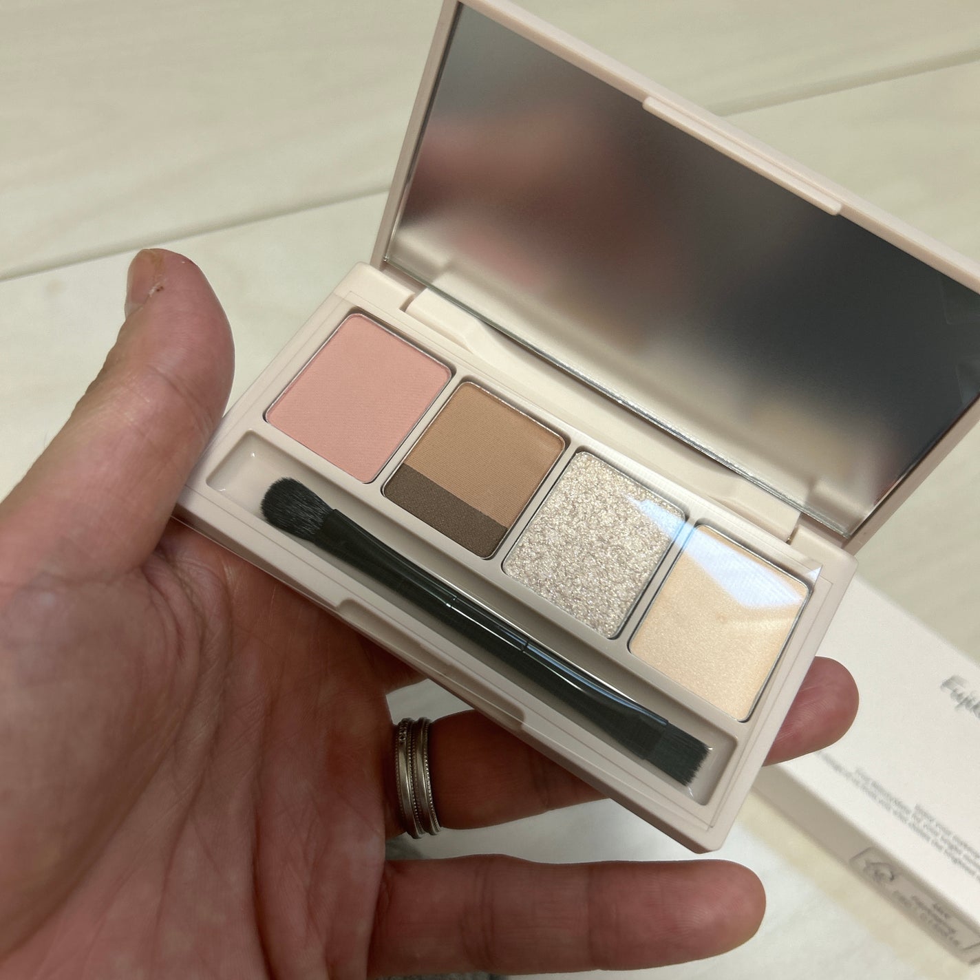 ズボラ主婦。 on LIPS 「Fujiko×BYURの『足しパレ』、発売日の昨日買って今朝届..」(1枚目)