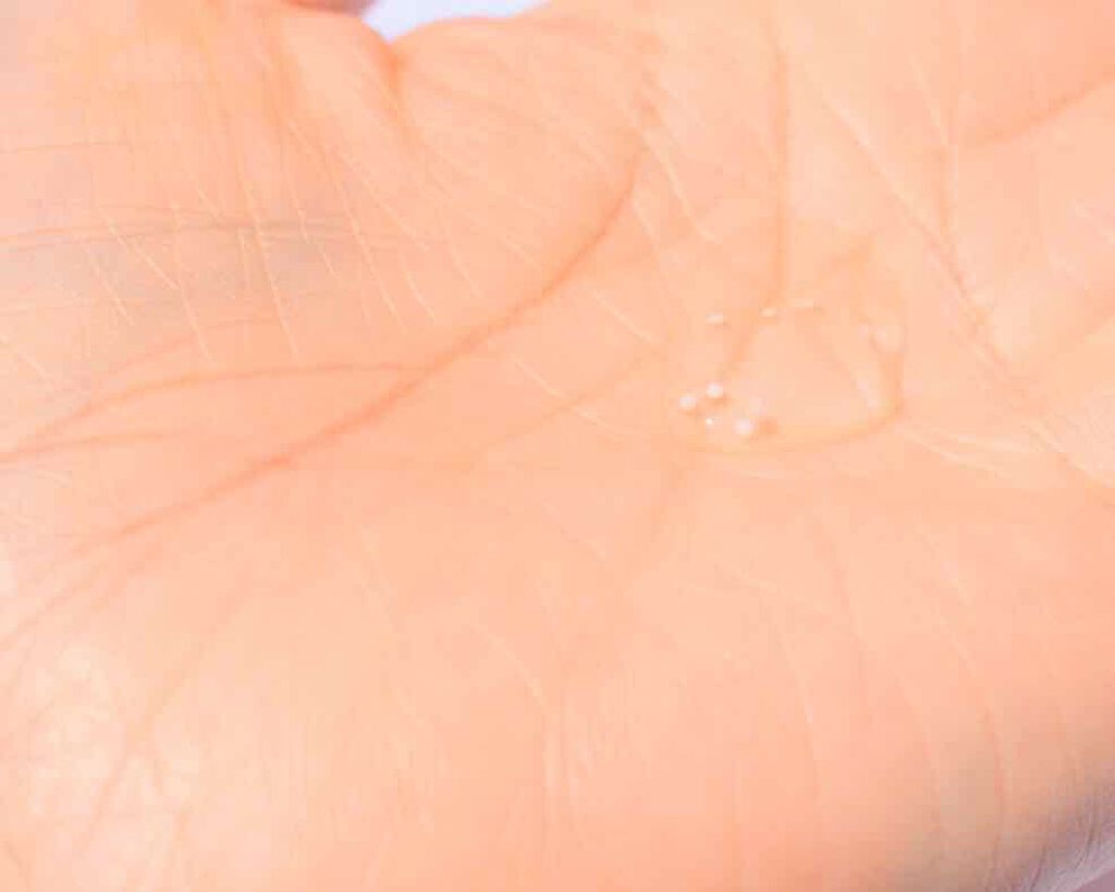 Dior スノー ライト エッセンス ローション (薬用化粧水) (医薬部外品)のクチコミ「DIORSNOW

スノーライトエッセンスローション

LIPSさんのプレゼントに当選しました.....」（3枚目）