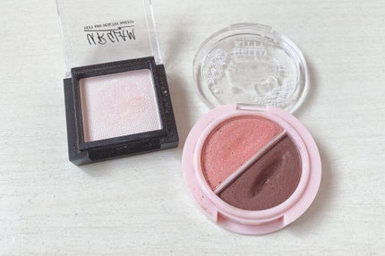 パウダーアイシャドウ ブルーミングキティ/DAISO/アイシャドウパレットを使ったクチコミ(2枚目)