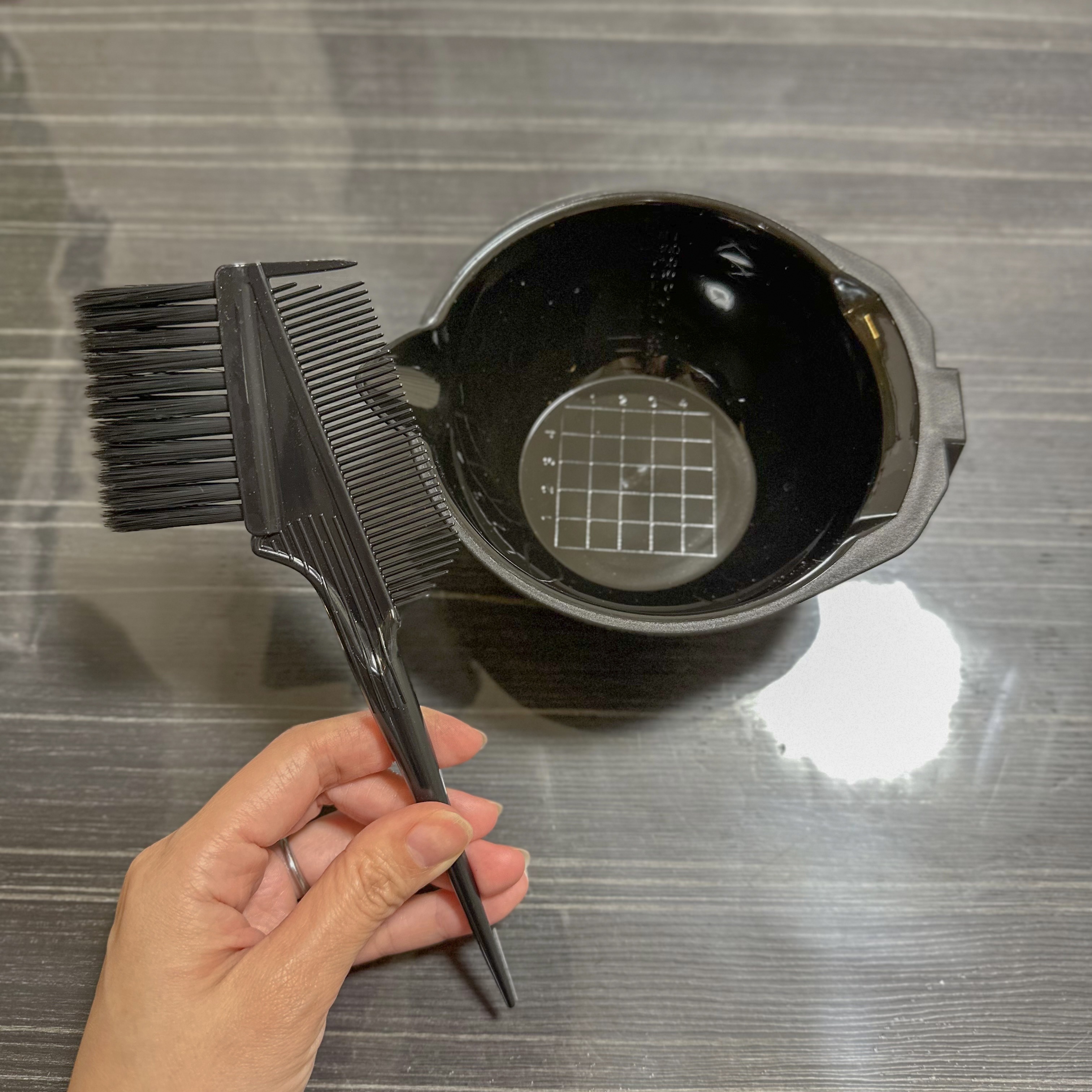 ウエラ ウエラ カラースタジオ コームブラシのクチコミ「セットでカラーしました！
ブラシ、混ぜやすいし髪の毛になじませやすくて使いやすいです。
他を使.....」（1枚目）