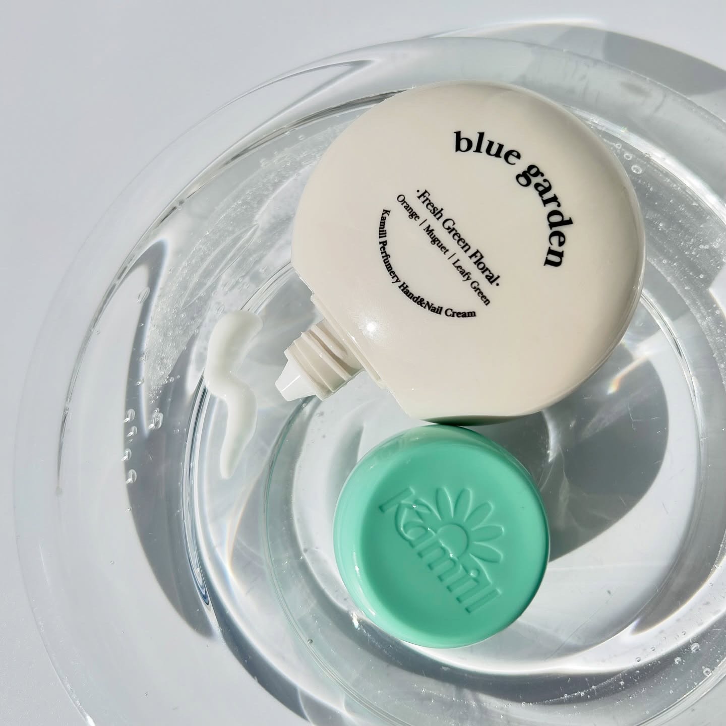 パフューマリー ハンド＆ネイルクリーム サマーナイト 50ml/カミール/ハンドクリームを使ったクチコミ（3枚目）