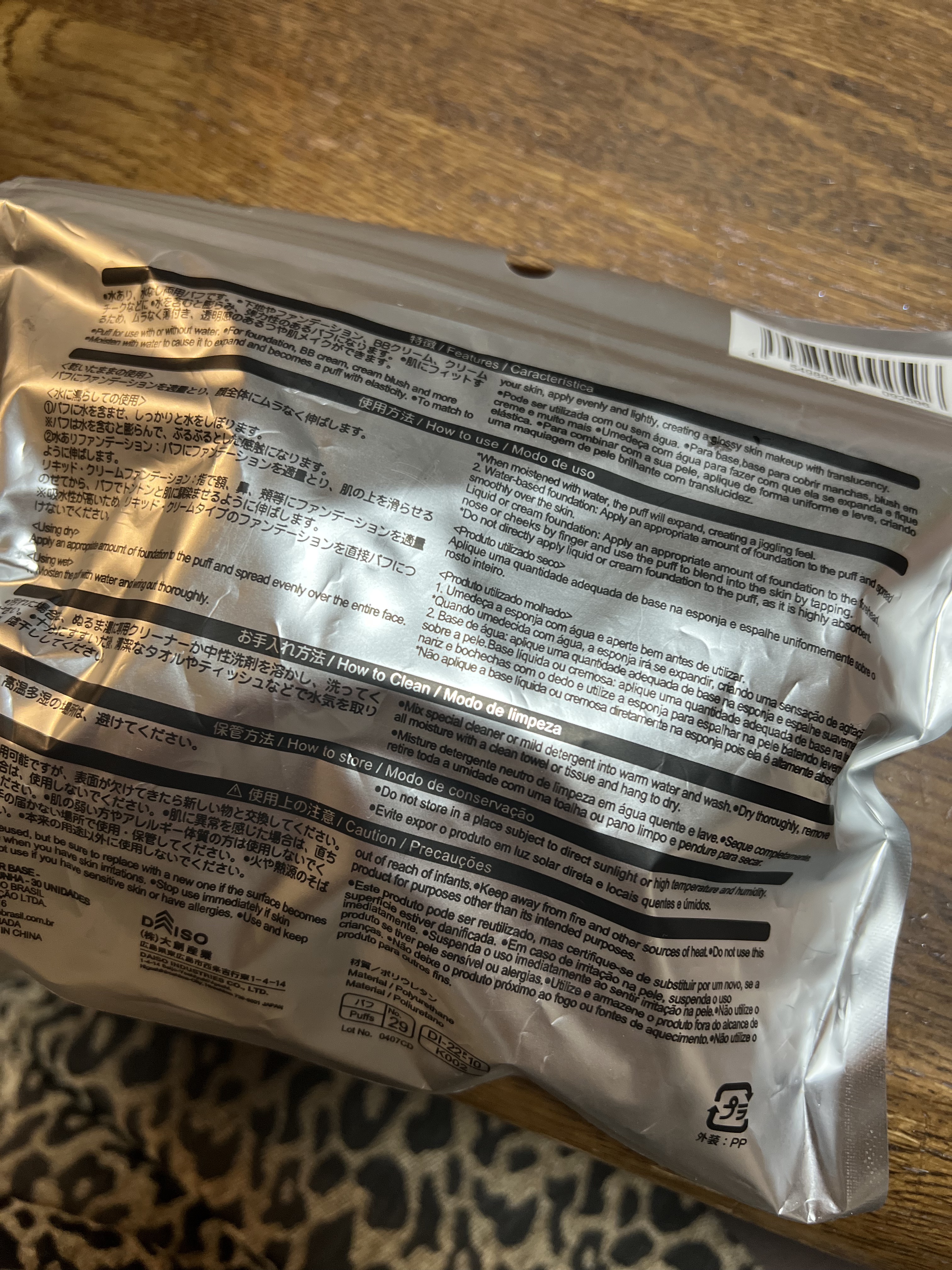 メイクアップスポンジ(バリューパック ウェッジ型 30個)/DAISO/パフ・スポンジを使ったクチコミ（2枚目）