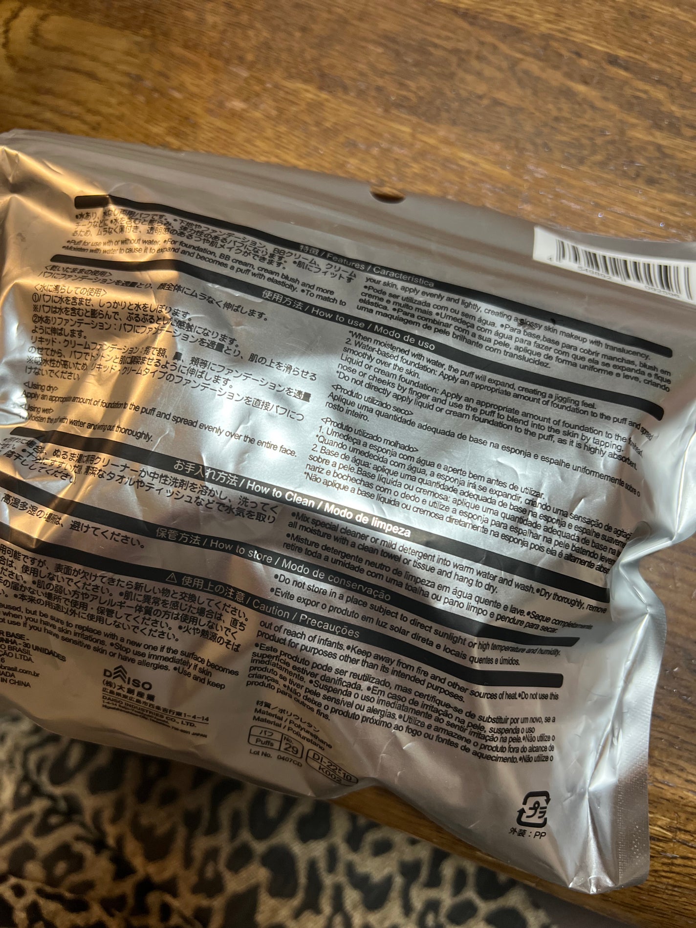 メイクアップスポンジ(バリューパック ウェッジ型 30個)/DAISO/パフ・スポンジを使ったクチコミ(2枚目)