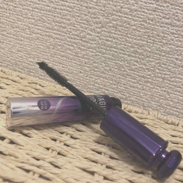 💄Holika Holika マジックポールマスカラ

中学の時から愛用しているマジックポールマスカラ👀💕💕
値段は韓国だと800円くらいで買えます🙆🏼‍♀️
これで三代目くらいです！
私はマスカラあま