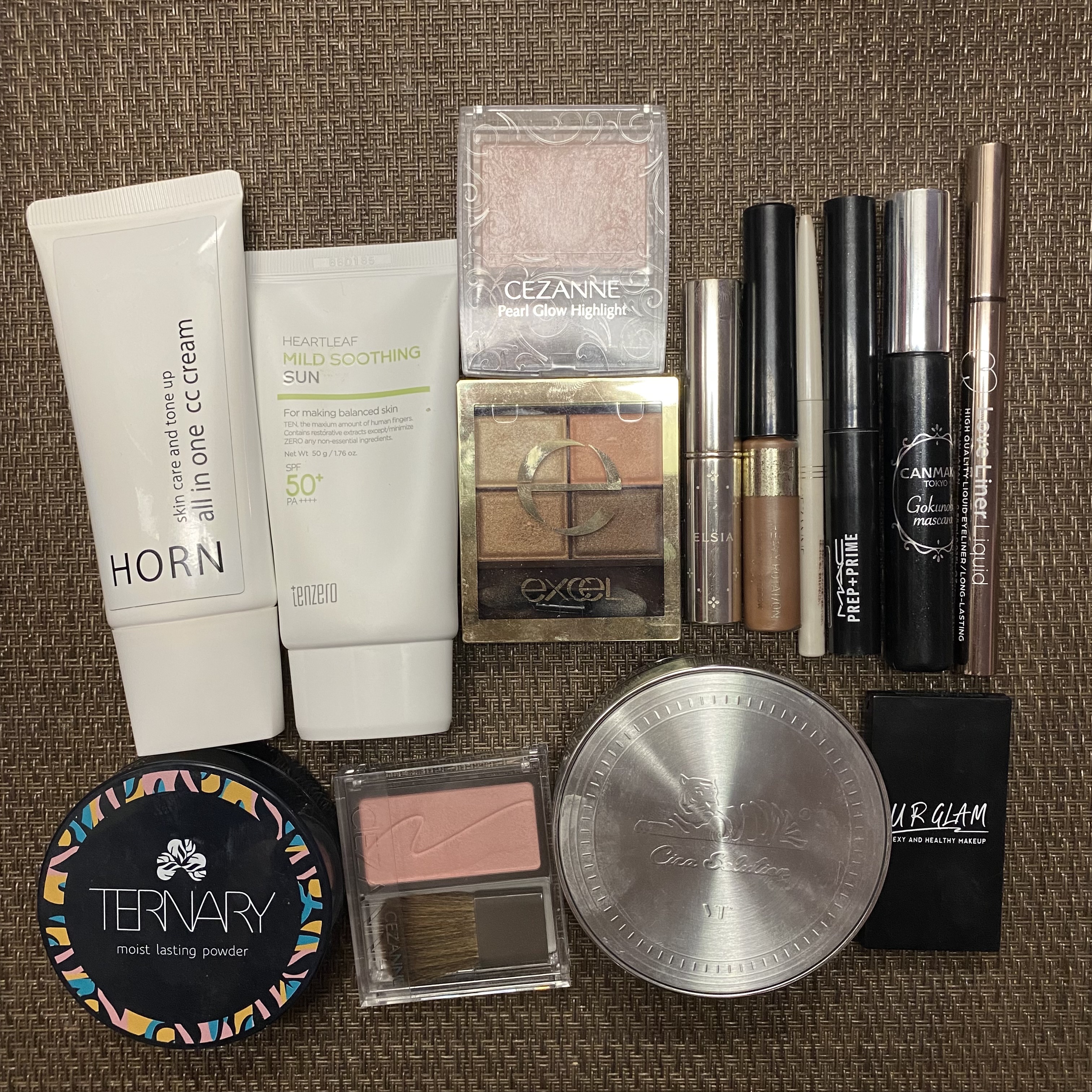 プラチナム 顔色アップ エッセンスルージュ RO682/エルシア/口紅を使ったクチコミ（3枚目）