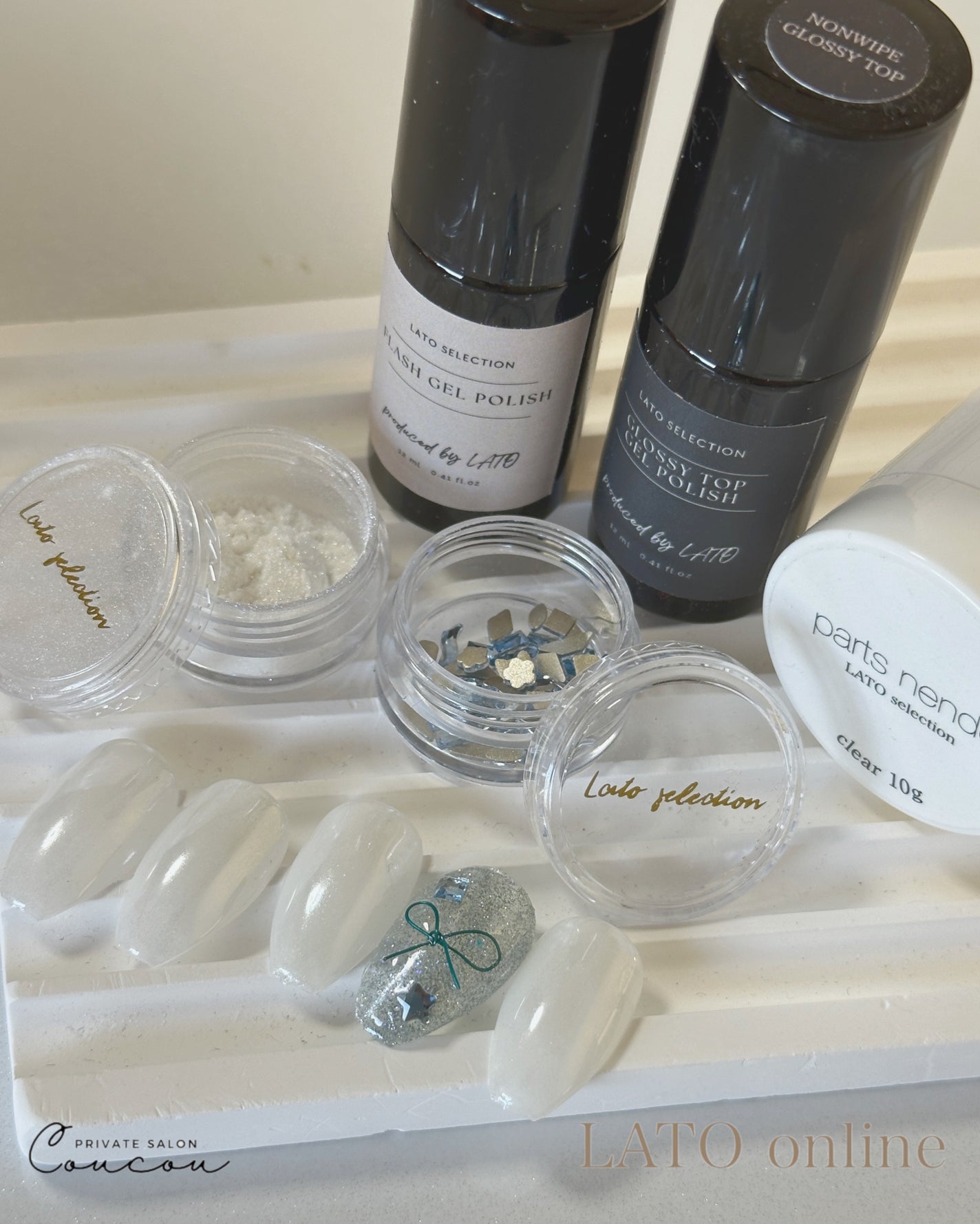 🐒ズボラママみっちゃんの高見えネイル💅 on LIPS 「他の投稿は@m.naiiil.99からみてね♡この乳白色の上に..」(1枚目)