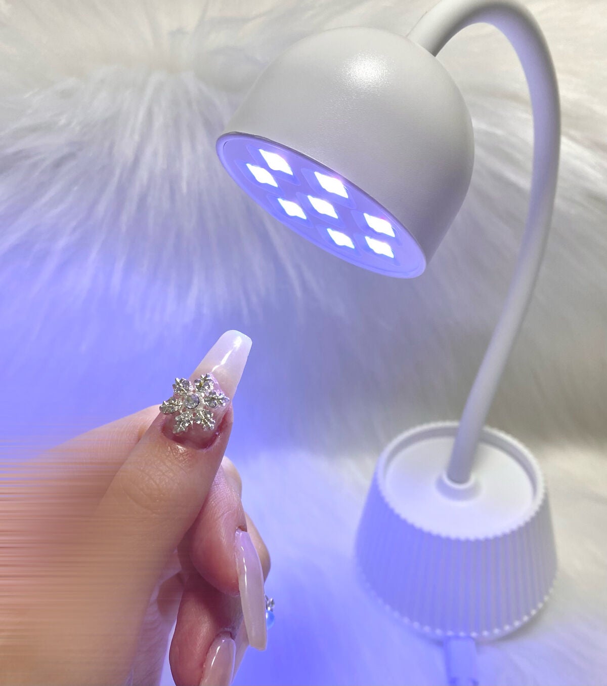 にゅん on LIPS 「長さ出しするセルフネイラーさん必見!!スタンド型のネイルライト..」(1枚目)