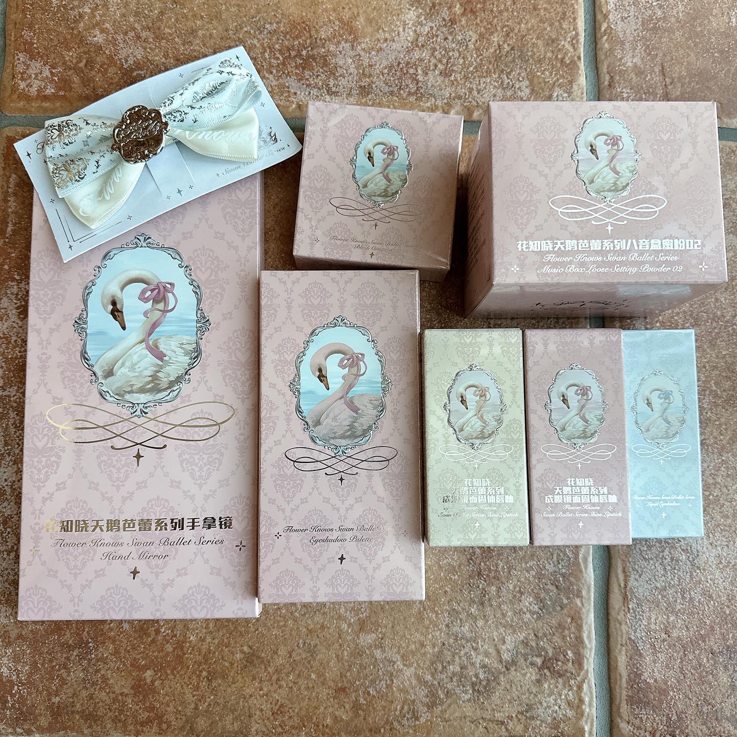 フラワーノーズスワンバレエシリーズ アイシャドウパレット 03 ピンクスワン/FlowerKnows/アイシャドウパレットを使ったクチコミ（2枚目）