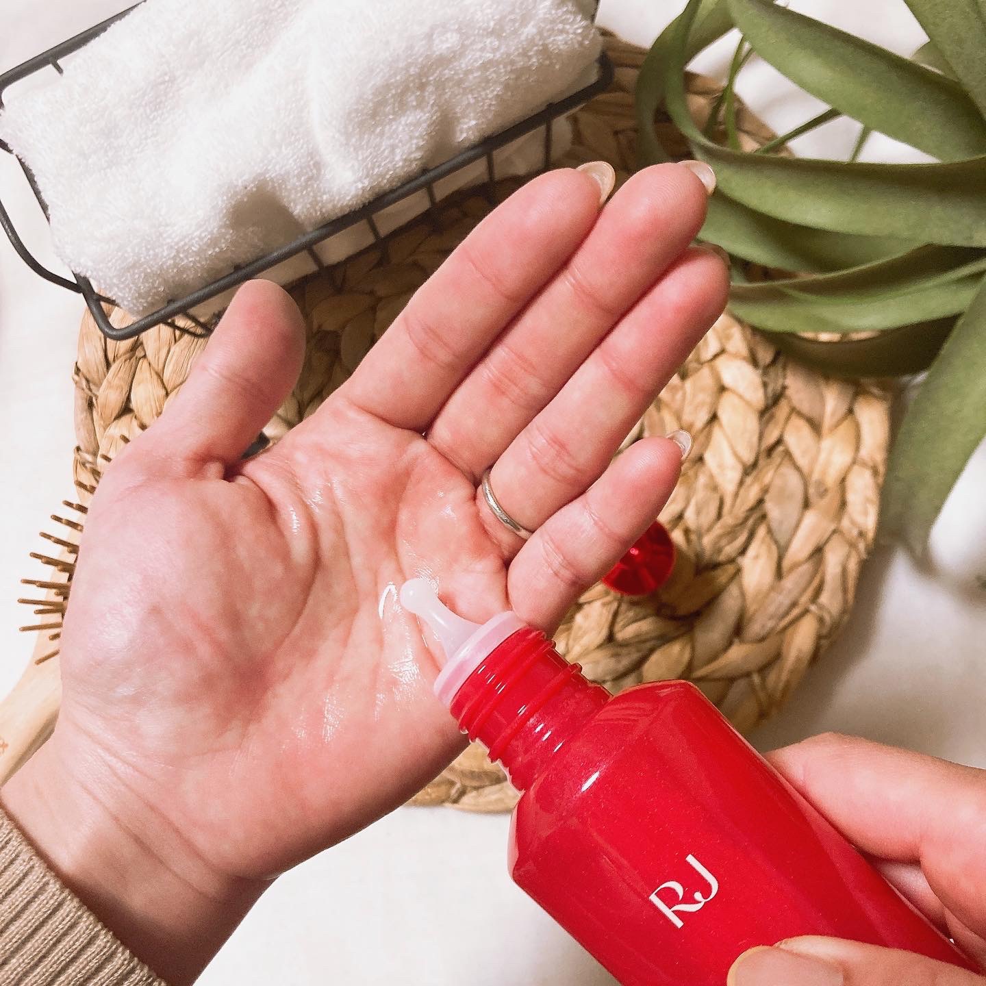 薬用 RJ地肌ケア エッセンス /アピセラピーコスメティクス/頭皮ローションを使ったクチコミ（2枚目）