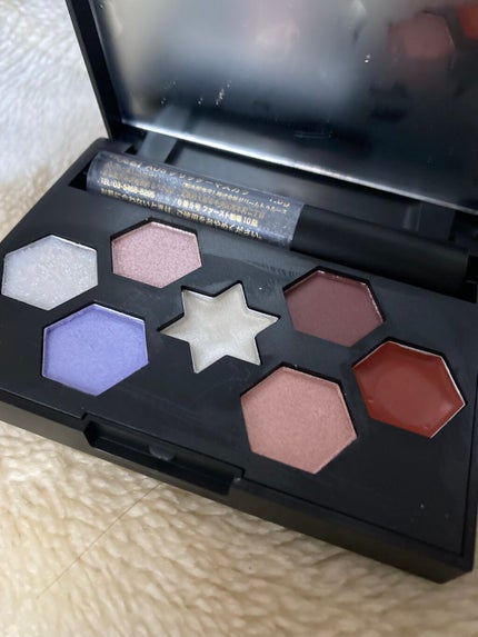 and us and us  ウィンターコフレパレット  winter nightのクチコミ「3コインズ商品
限定冬コフレ
and us
and us  ウィンターコフレパレット  wi.....」(2枚目)