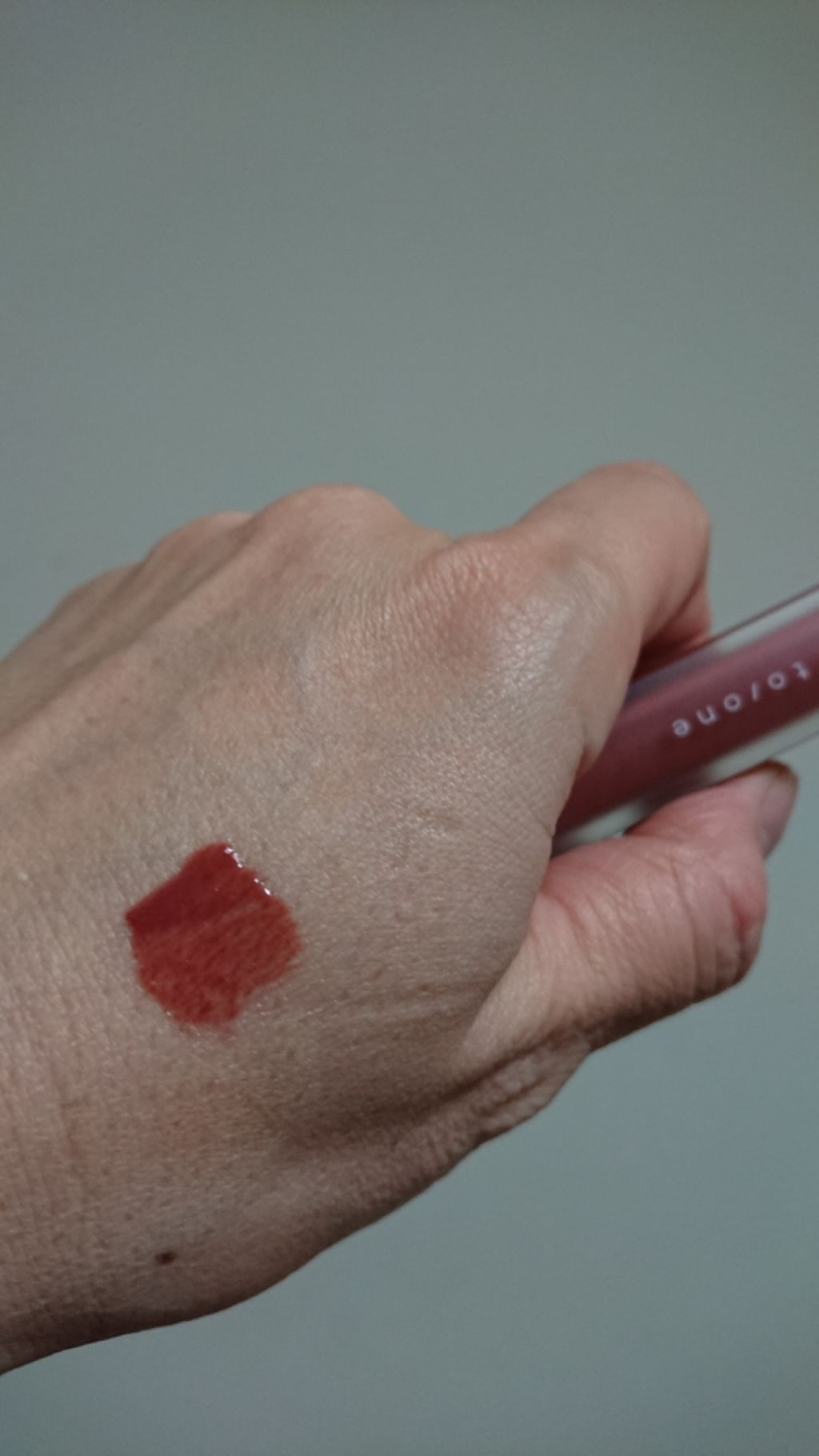 トーン ペタル エッセンス グロス/to/one/リップグロスを使ったクチコミ（2枚目）