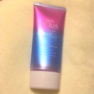 SKIN AQUA トーンアップUVエッセンス

SPF50＋、PA＋＋＋＋入ってます👽💫

見た目の色が可愛すぎて買ったんですが（笑）
中身もラベンダー色で、ほんのりトーンアップ
してくれます✌️💜
