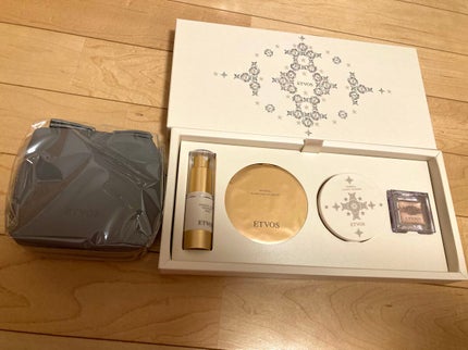 ラシャススキンコフレ2022/エトヴォス/メイクアップキットを使ったクチコミ(4枚目)