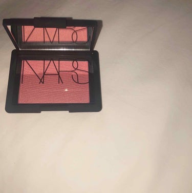 NARS ブラッシュ オーガズム

春から大学生になるので
自分のチークを買ってもらいました🌸
 
今まではお母さんのMacのデインティを使っていました。
どんな人にでも合う色ということでとても使いやす