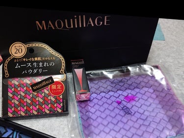 Maquillageのコスメ紹介～！！

ファンデーションとリップのミニコスメがマキアージュから出ています！ 
ポーチにかさばらず入るサイズ感でとても良く、リップ･ファンデ共に1400円程で手に入っちゃ