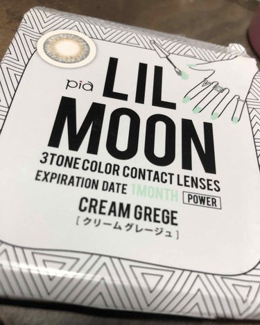 *2枚目目のアップです。ご注意ください。

カラコンレポ！
LILMOON クリームグレージュ 1month 度あり
直径（DIA）14.5 mm
モデルのローラさんプロデュースです。
1ヶ月つけていて