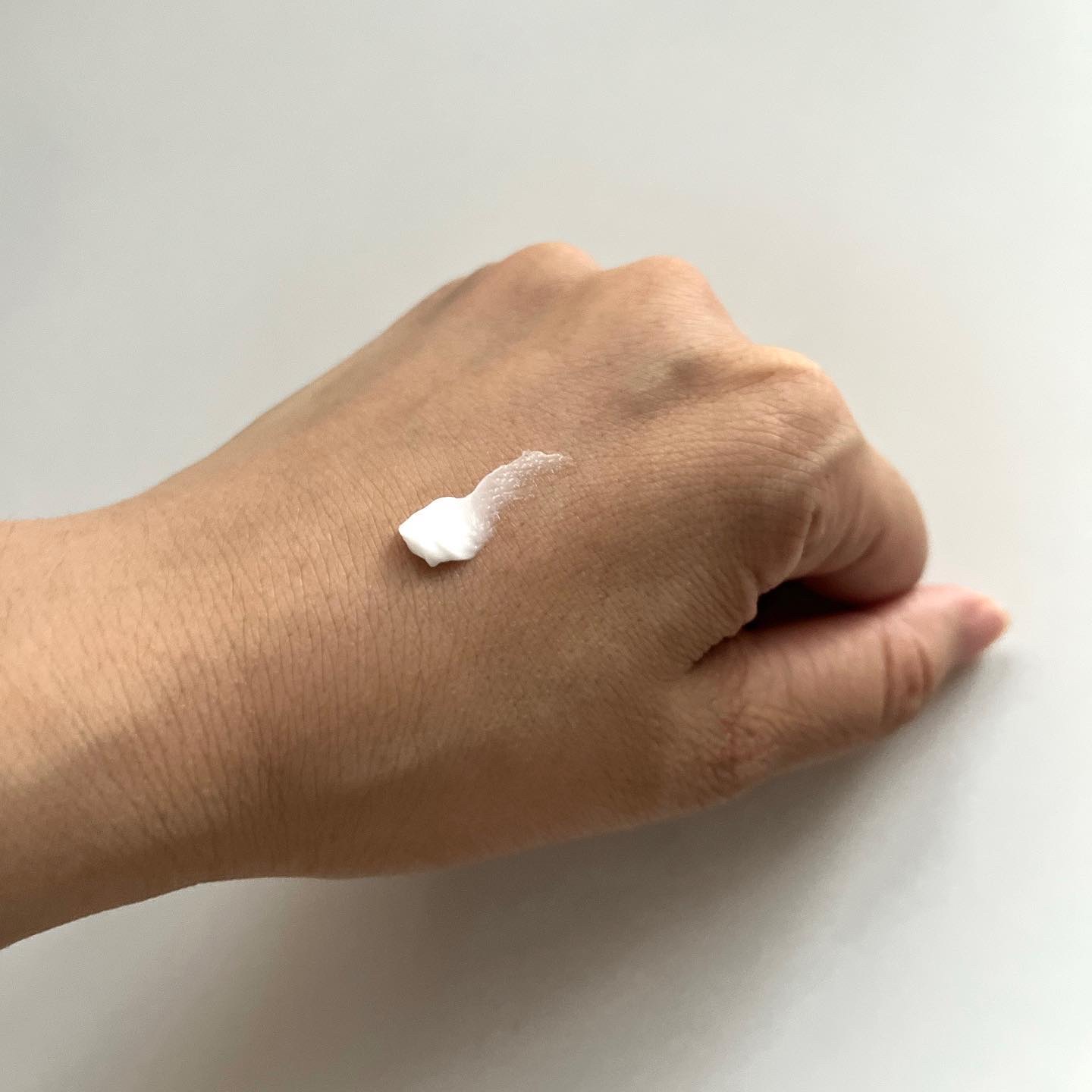 Sentiage™ ハンドクリーム ミステリー フォー エブリデイ/BARNEYS NEW YORK BEAUTY/ハンドクリームを使ったクチコミ（2枚目）