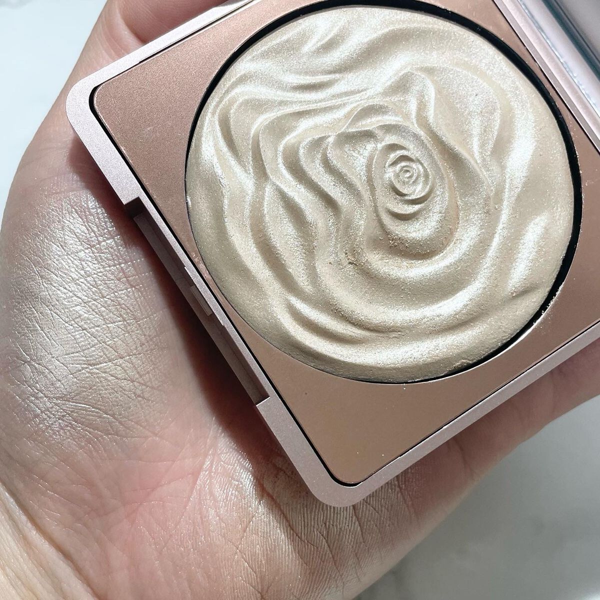 双花彫刻 ハイライト/花西子/パウダーハイライトを使ったクチコミ(4枚目)