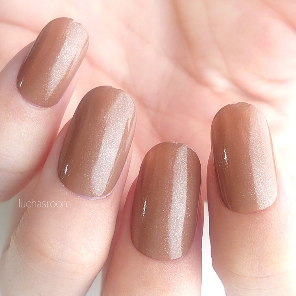 ベージュネイルのネイルデザイン】オサジ アップリフト ネイルカラー