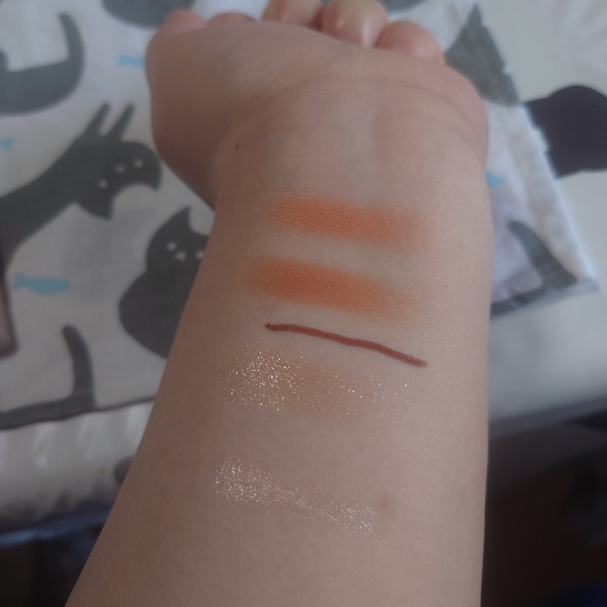 フーミー シングルラメシャドウ キアラベージュ/WHOMEE/単色アイシャドウを使ったクチコミ（2枚目）