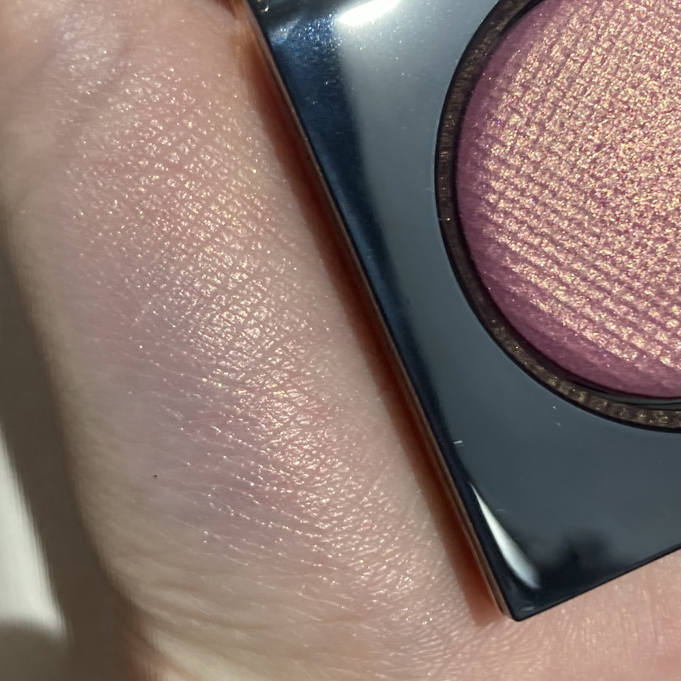 リュクスアイシャドウ L29 ソーラーウィンド(リッチ スパークル) /BOBBI BROWN/単色アイシャドウを使ったクチコミ（3枚目）