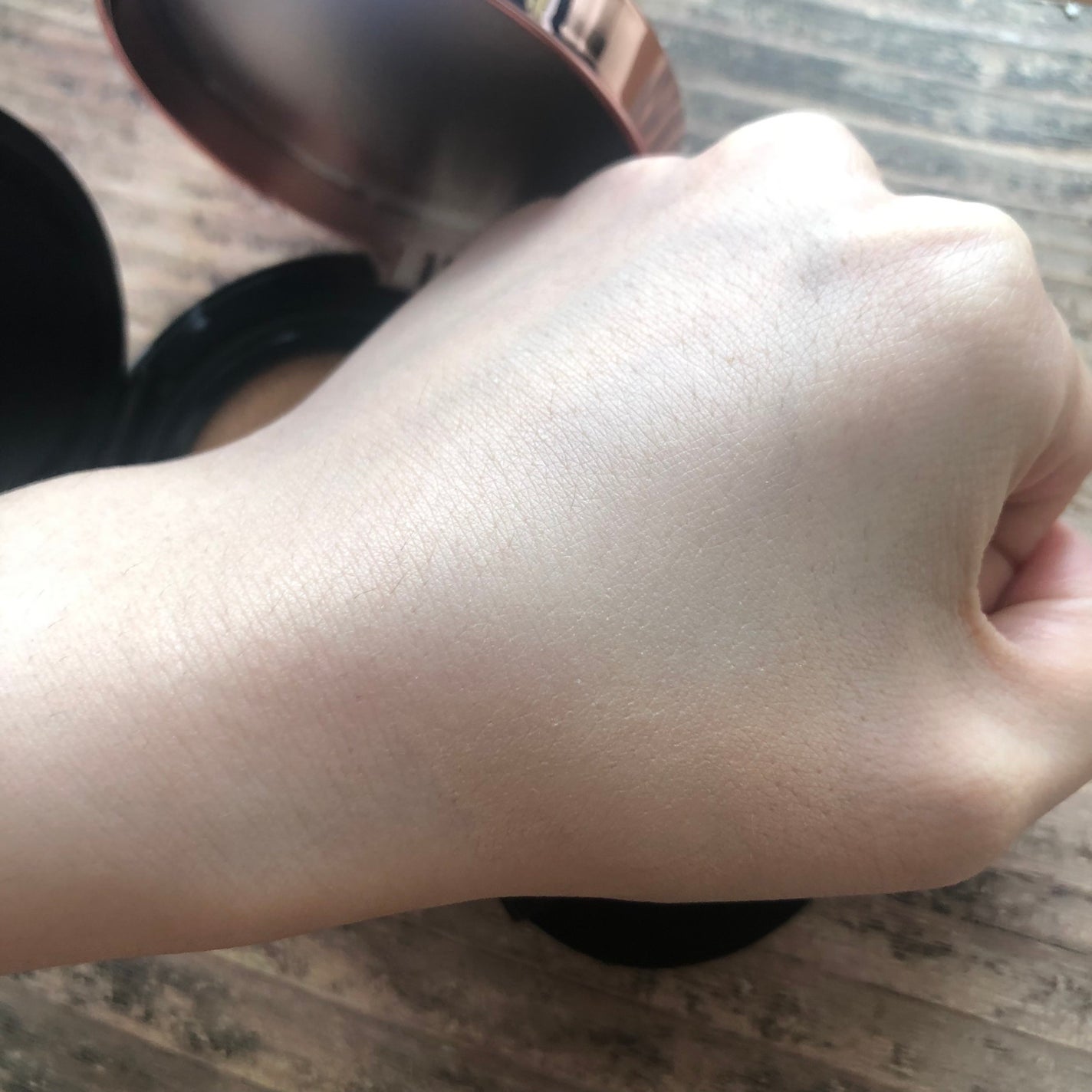 フローレス ルミエール ラディアンス パーフェクティング トーンアップ クッション/ローラ メルシエ/クッションファンデーションを使ったクチコミ(4枚目)