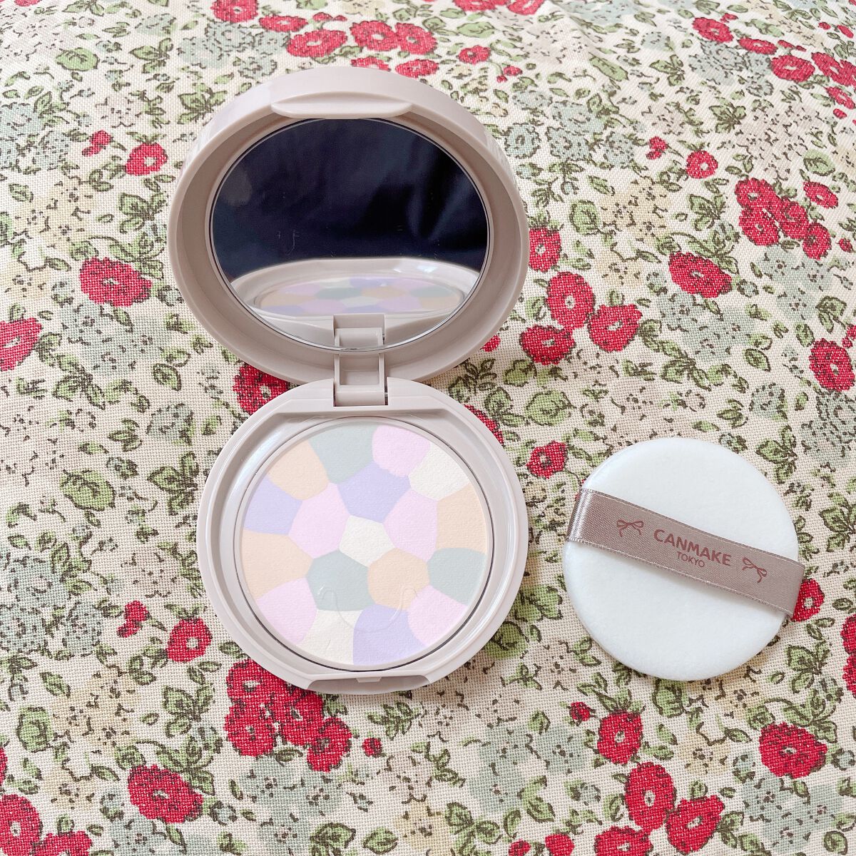 マシュマロフィニッシュパウダー　～Abloom～/キャンメイク/プレストパウダーを使ったクチコミ（2枚目）