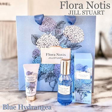 Flora Notis JILL STUART

ブルー ハイドレンジア オードパルファン



香調:グリーンフローラルムスク



紫陽花の色合いがすごく好きなのと
トップにベルガモットやアップル、