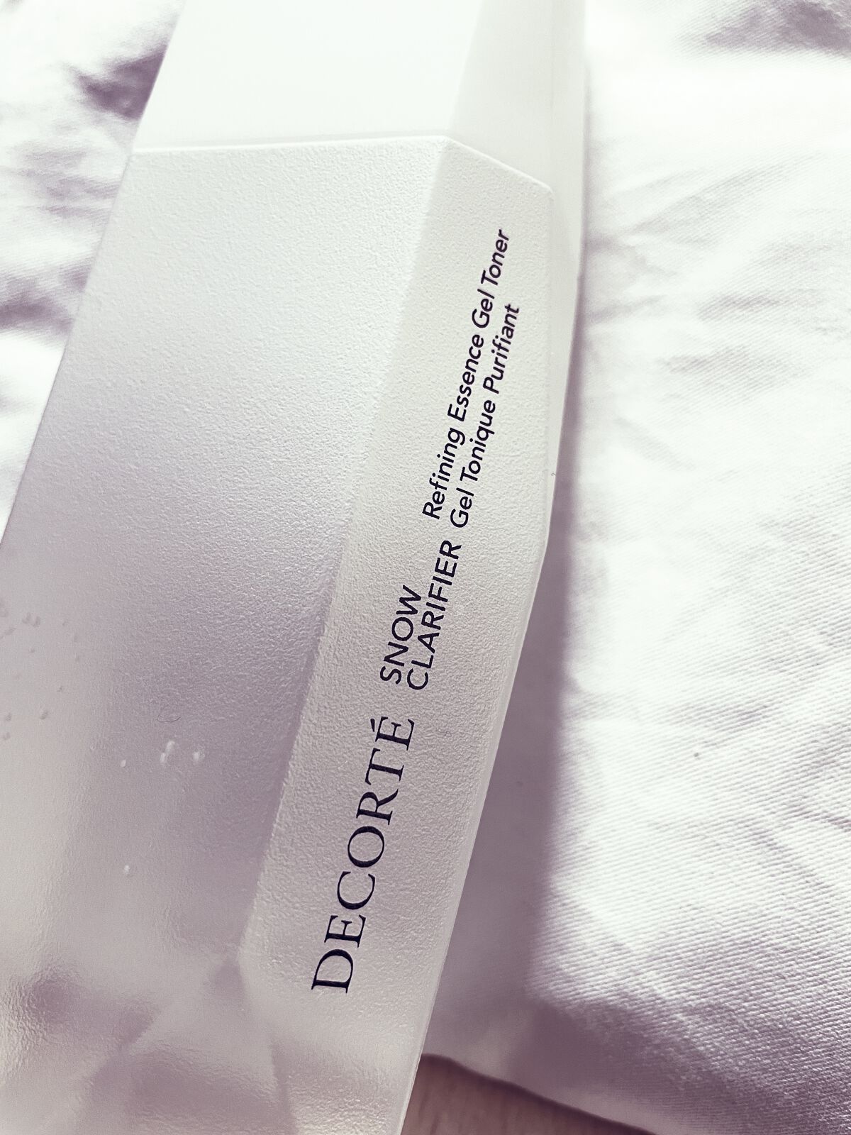 【使った商品】
DECORTÉ　スノー クラリファイア

【商品の特徴】
コスメデコルテのスノー クラリファイアです。コスメデコルテの拭き取り美容液ということで店頭でお試ししたところ、気になり、購入しました！
これまで拭き取り化粧水や美容液