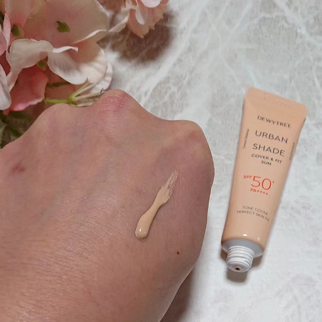 アーバンシェード カバーアンドフィット サントーンアップ サンケア/DEWYTREE/日焼け止めローションを使ったクチコミ（2枚目）