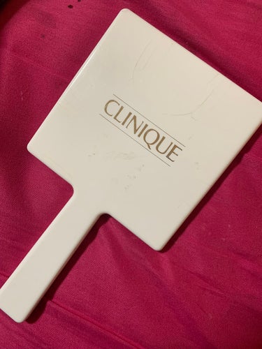 CLINIQUE
ノベルティー ミラー

これ私外出時はいつも持参してます♡
丁度いい大きさで形もめっちゃ好き💗
あと厚みとかも全てパーフェクトなの🥺❤️❤️❤️❤️
出会えた奇跡よ(´°̥ω°̥｀)大