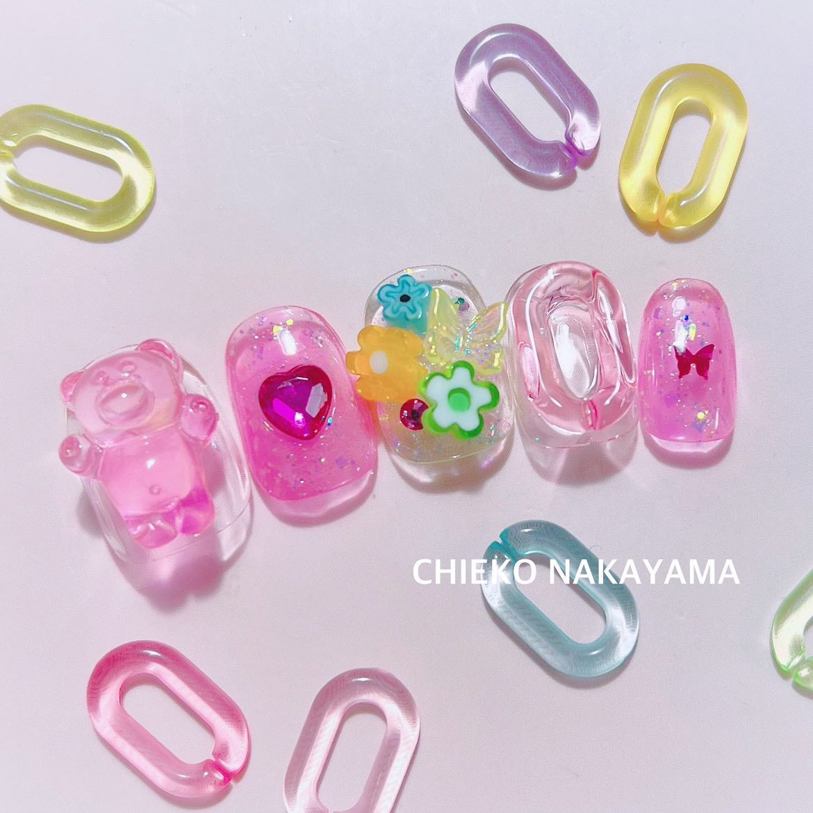 なかやまちえこ on LIPS 「Pink💗365日ネイル148日め⠀⠀パーツは楽天で最近購入し..」(1枚目)