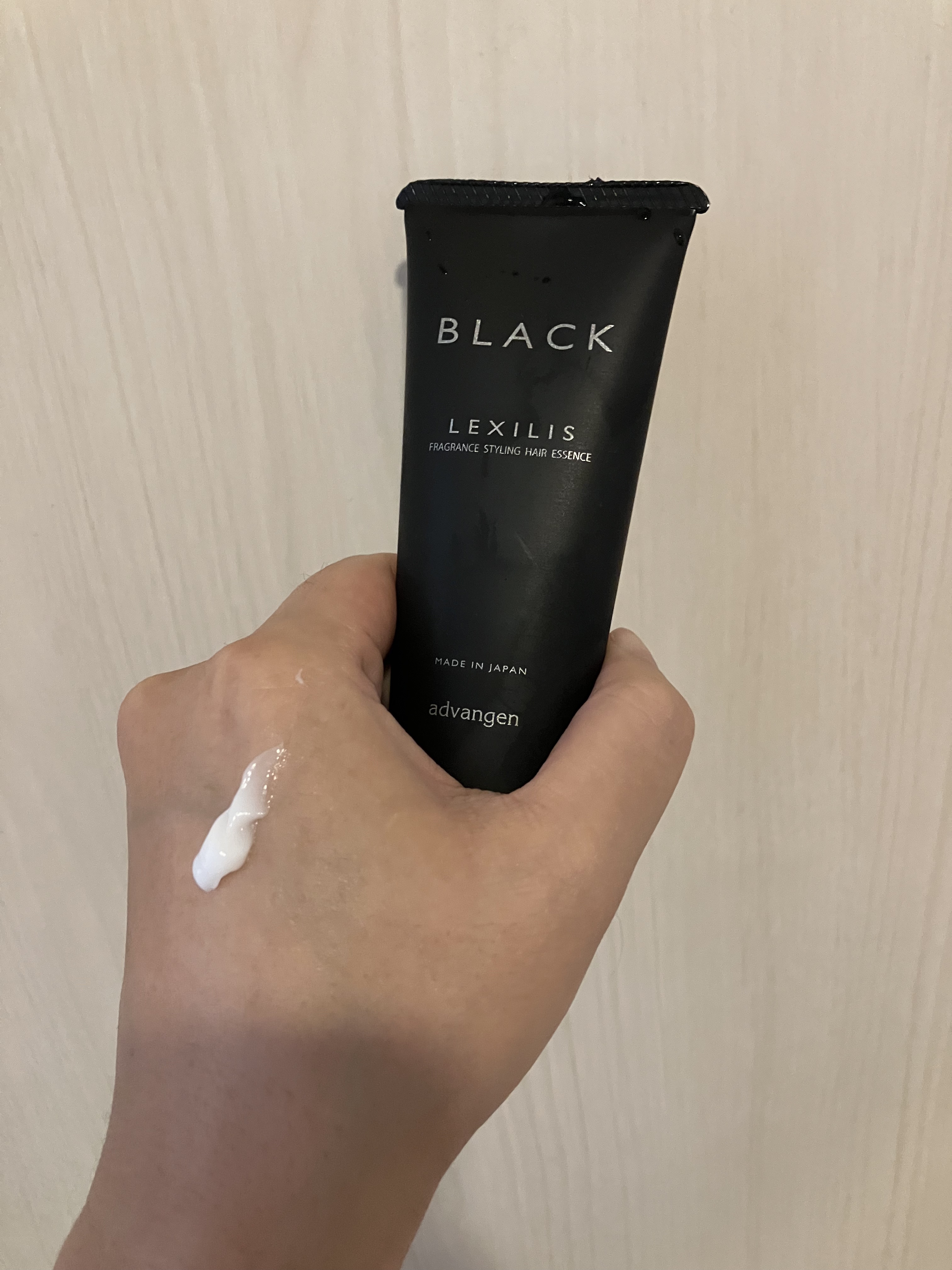 ブラック フレグランス スタイリング ヘアエッセンス/LEXILIS/アウトバストリートメントを使ったクチコミ（3枚目）