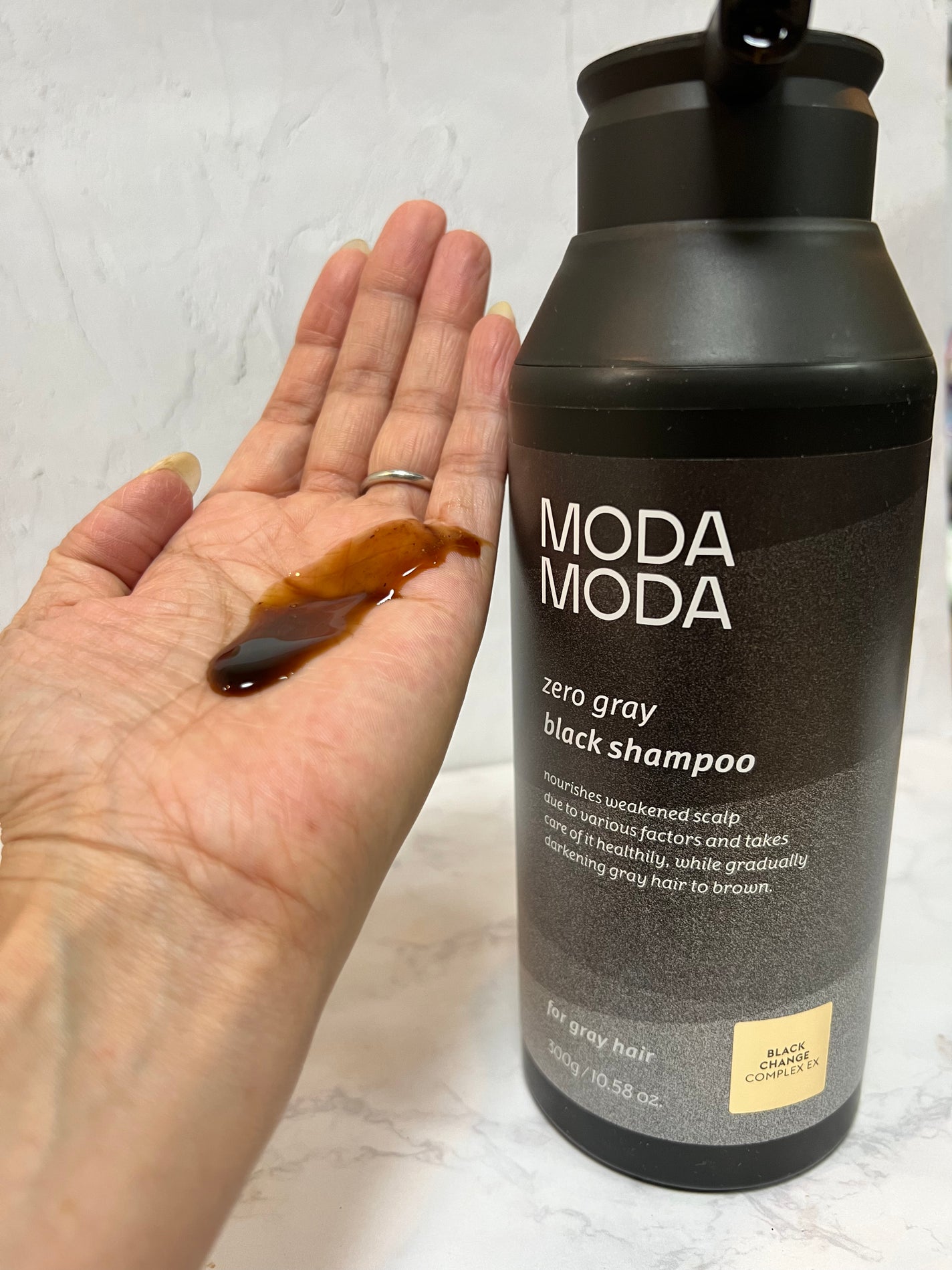 coral_perfume_7l5l on LIPS 「いつも通りシャンプーするだけでヘアカラーしたような落ち着いた髪..」(1枚目)