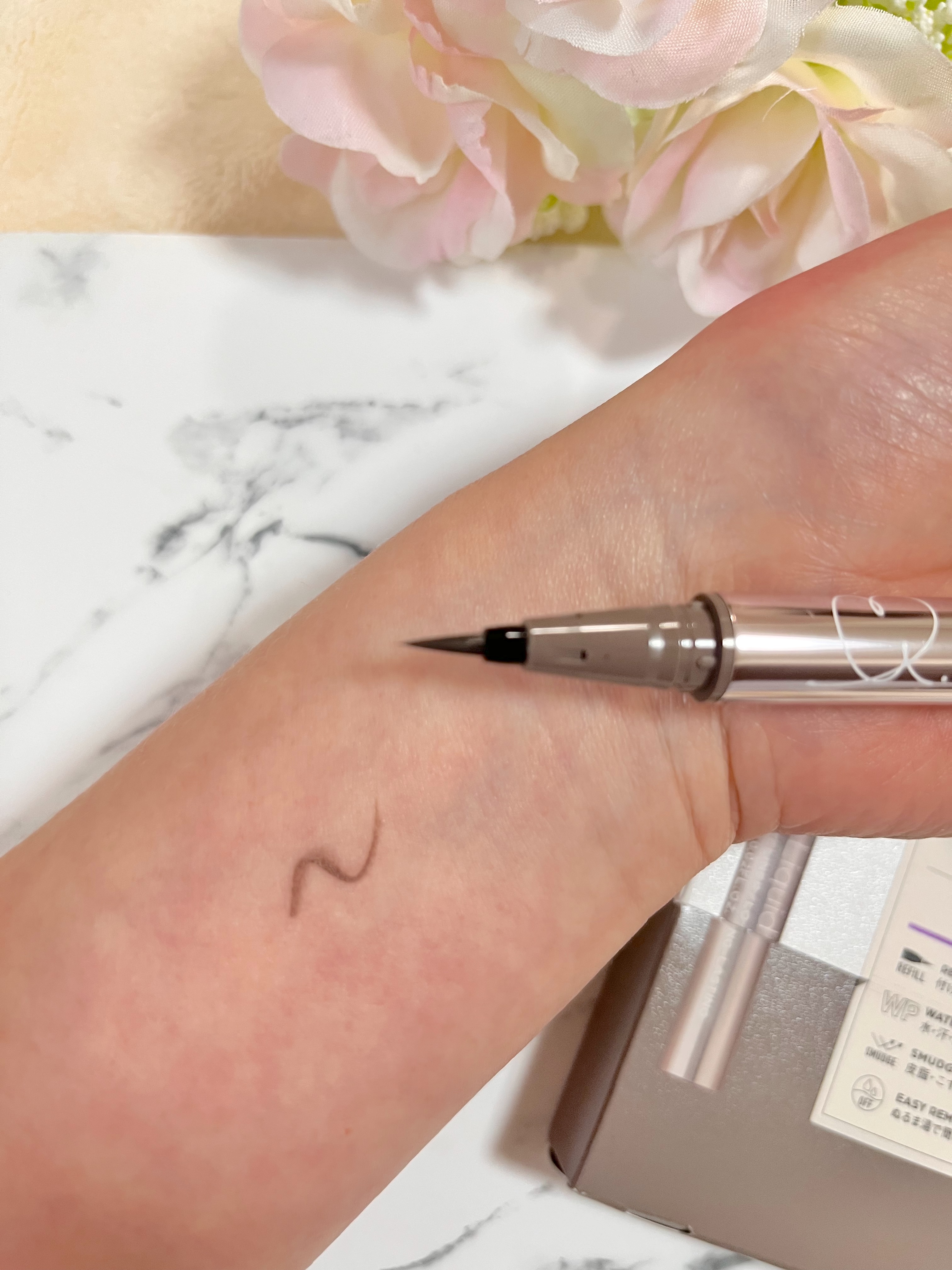 リキッドアイライナーR4/ラブ・ライナー/リキッドアイライナー by シナモンりんご