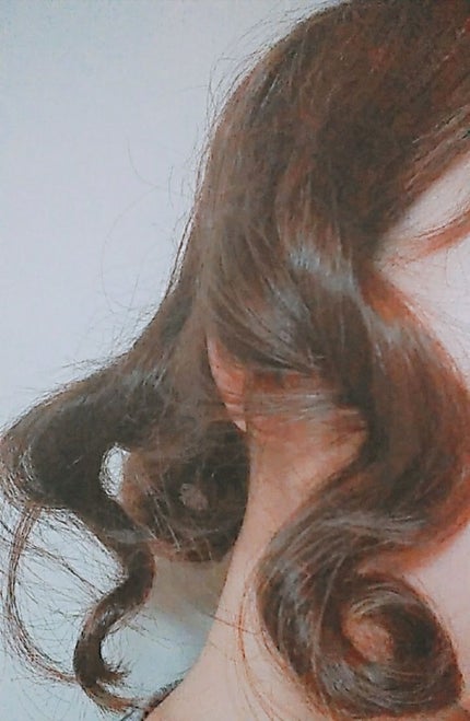 DAISO スポンジヘアカーラーのクチコミ「
100円で簡単くるくるカール♪
(使用画像📷あり)
.。*.。*.。*.。*.。*.。*......」(3枚目)