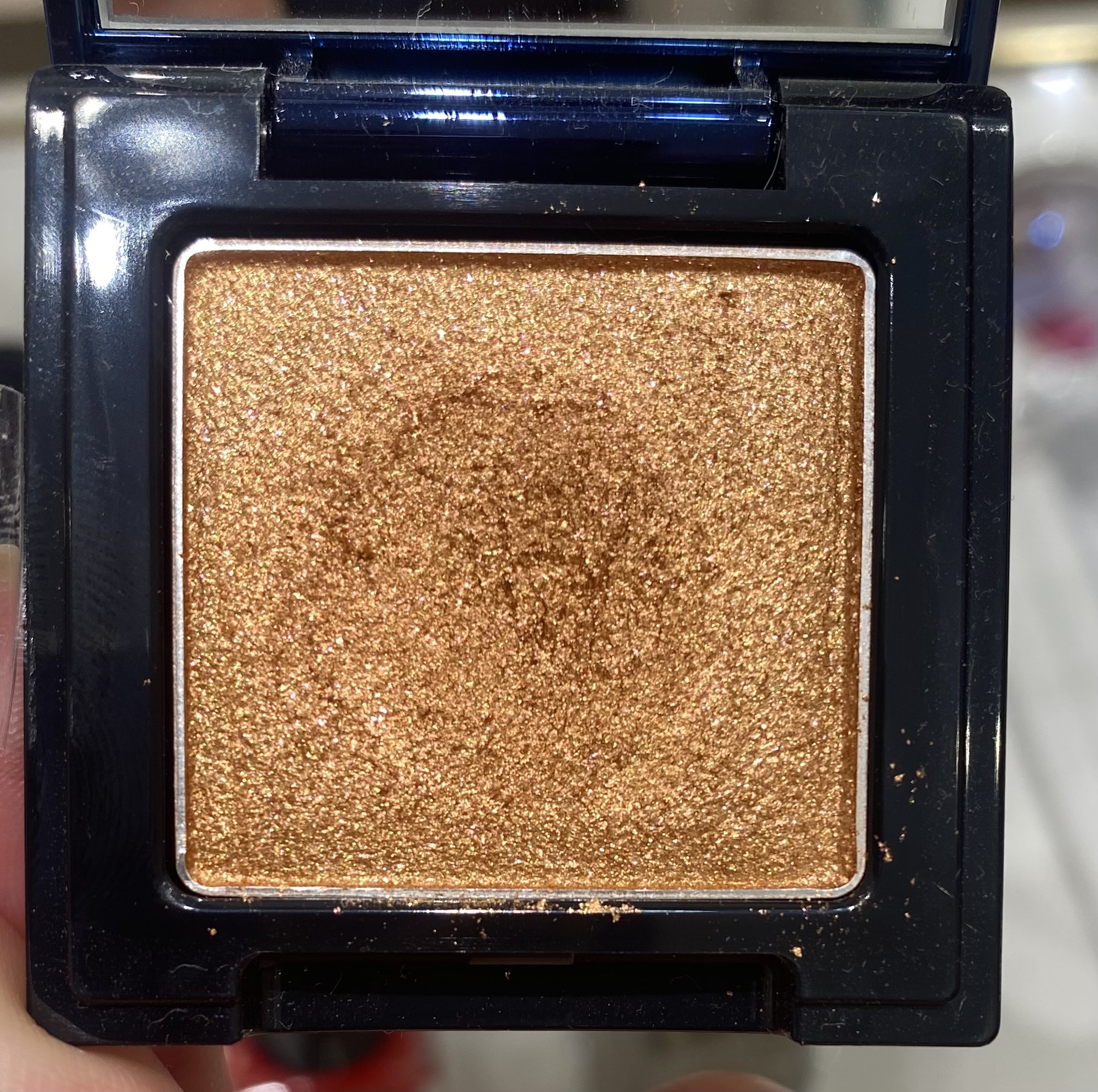 ラズル アイカラー/エレガンス ラズル /単色アイシャドウを使ったクチコミ（1枚目）