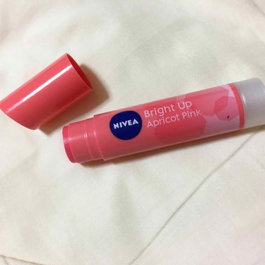 ニベアナチュラルカラーリップ 
ピンク色

これ、優秀ですよね〜一番は保湿力！
ただ私的に、唇がかさかさの時に塗ると、割れている部分に削り取られてしまって、そこだけすごくピンクになったり、溜まってしまっ